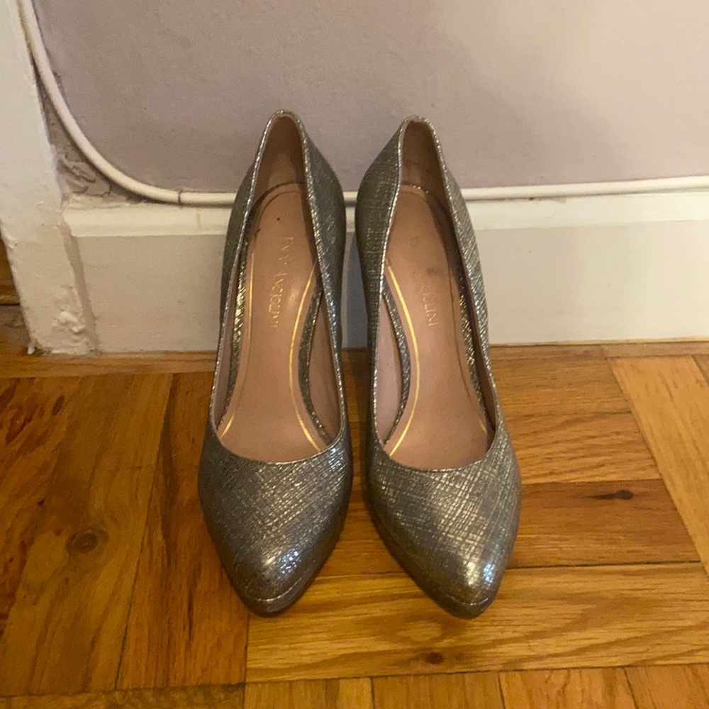 Enzo Angiolini pumps. Textured silver. Size 8